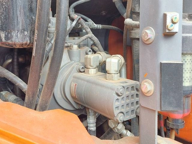 Crawler excavator Hitachi ZX 135 US-6 Short reach front tunnel excavator: picture 9