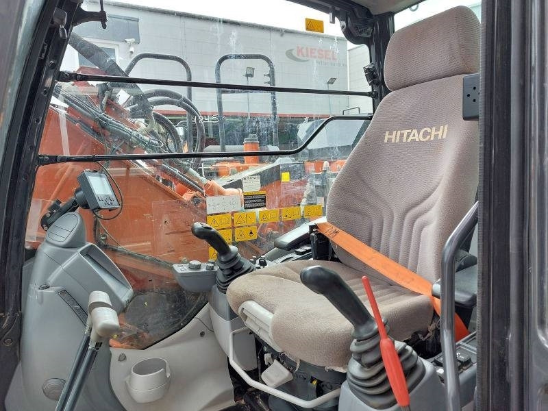 Crawler excavator Hitachi ZX 135 US-6 Short reach front tunnel excavator: picture 13