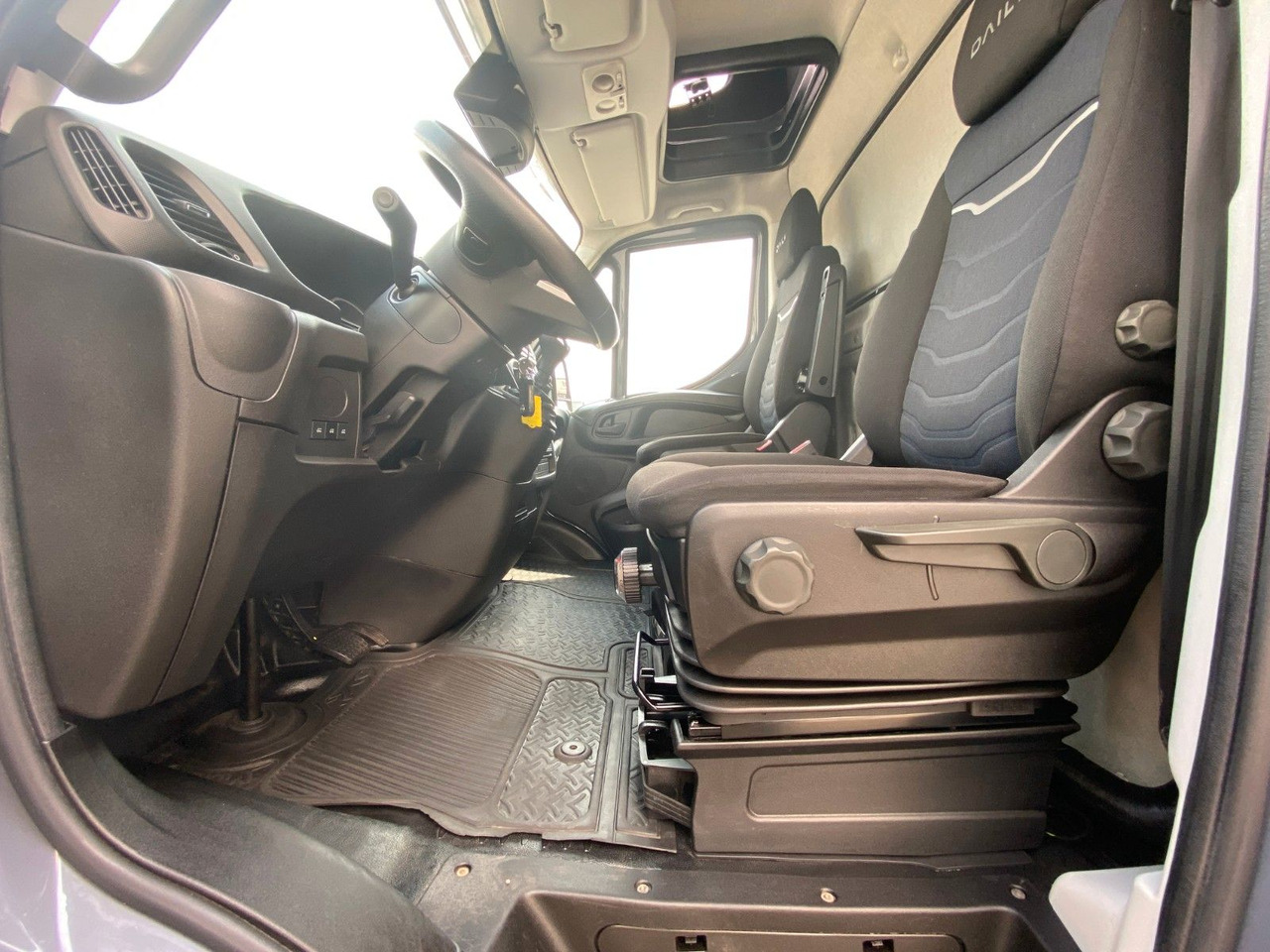 Curtain side van Iveco Daily Hi-Matic 70 C 21 Topsleeper | LBW 1,00to.: picture 10