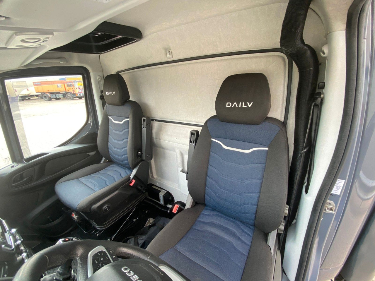 Curtain side van Iveco Daily Hi-Matic 70 C 21 Topsleeper | LBW 1,00to.: picture 11
