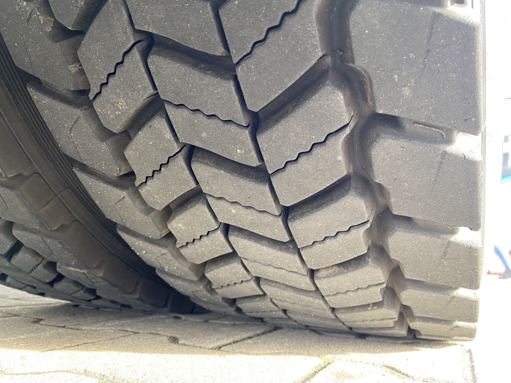 Cab chassis truck MAN TGS 26.420 6x2-4 LL: picture 13 Cab chassis truck MAN TGS 26.420 6x2-4 LL: picture 13