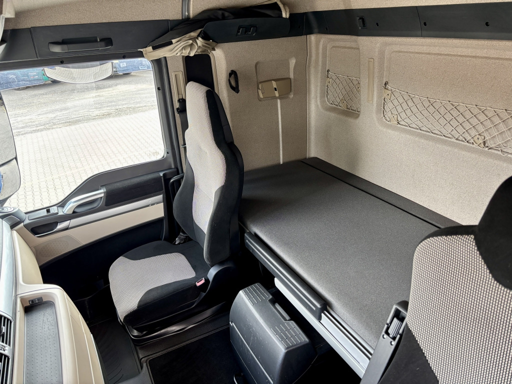 Tractor unit MAN TGX 18.460 4x4 H BLS: picture 15