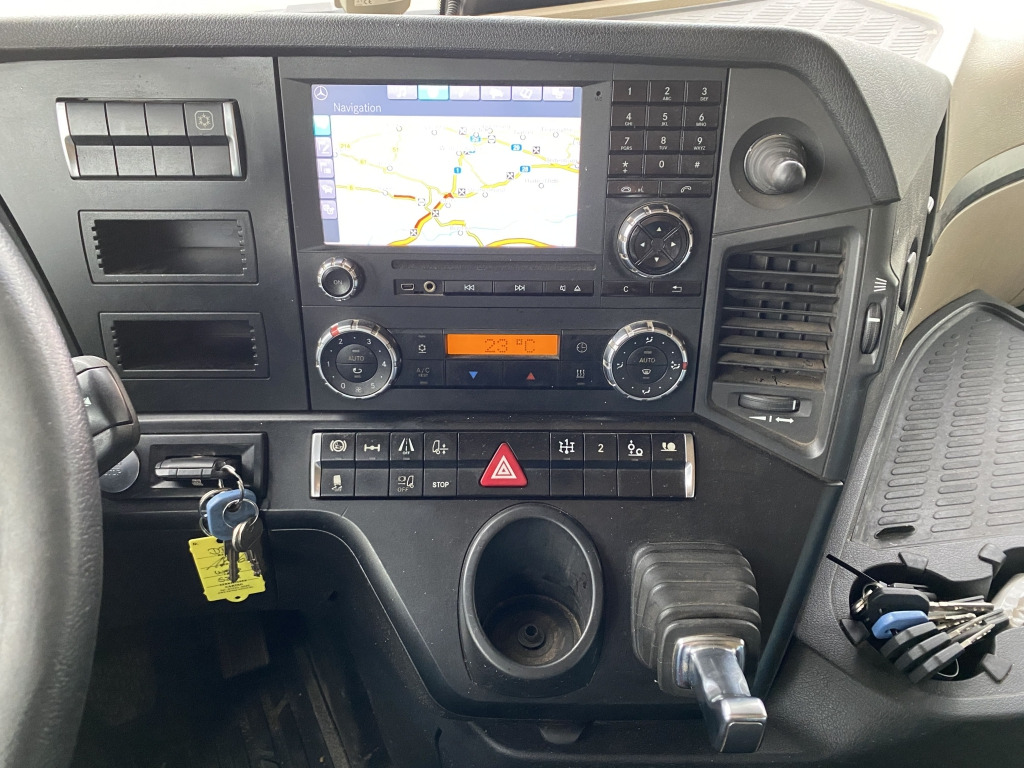 Tractor unit Mercedes-Benz 1846 LS Actros: picture 9