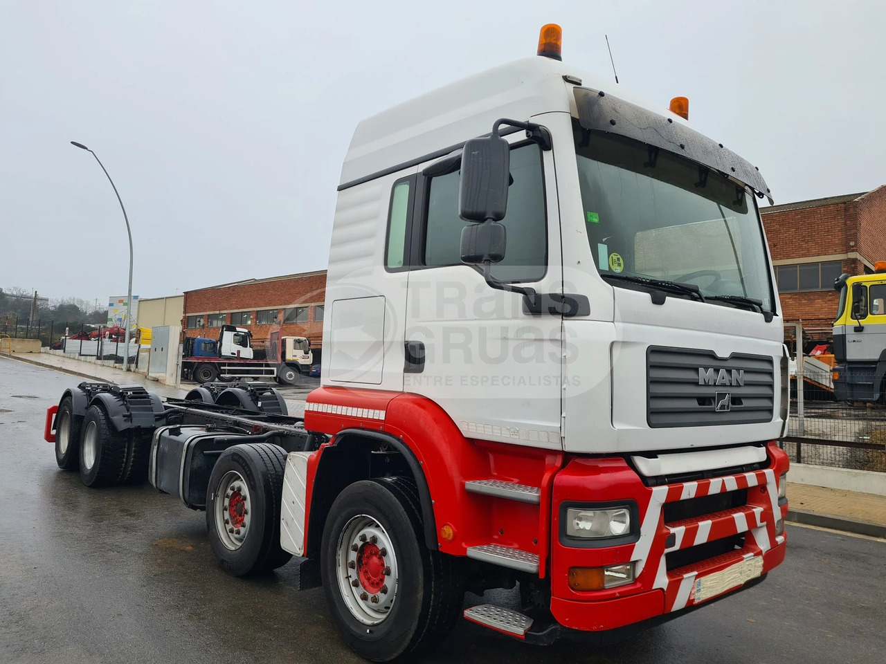Camión MAN TGA 35.390 de ocasión + F800BXP.26 - Cab chassis truck: picture 2 Camión MAN TGA 35.390 de ocasión + F800BXP.26 - Cab chassis truck: picture 2