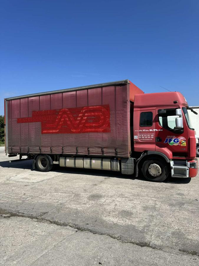 Renault Premium 450 - Curtainsider truck: picture 2 Renault Premium 450 - Curtainsider truck: picture 2