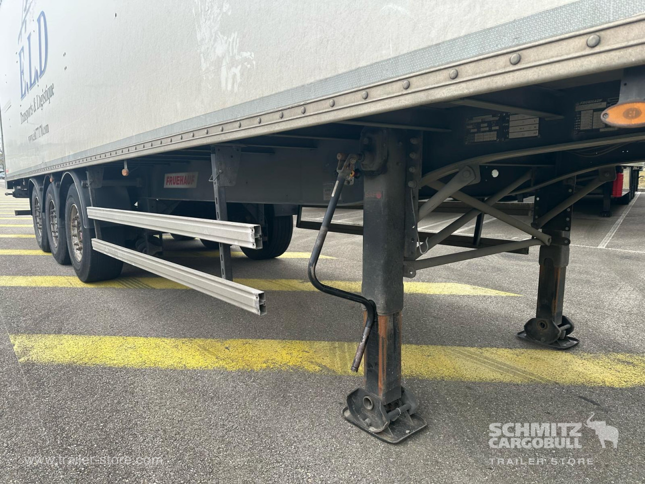 FRUEHAUF Dryfreight Standard Roller shutter door - Closed box semi-trailer: picture 2 FRUEHAUF Dryfreight Standard Roller shutter door - Closed box semi-trailer: picture 2