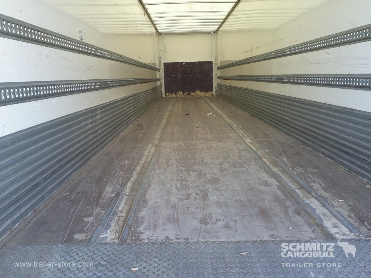 LECI TRAILER Dryfreight Standard Roller shutter door - Closed box semi-trailer: picture 3 LECI TRAILER Dryfreight Standard Roller shutter door - Closed box semi-trailer: picture 3