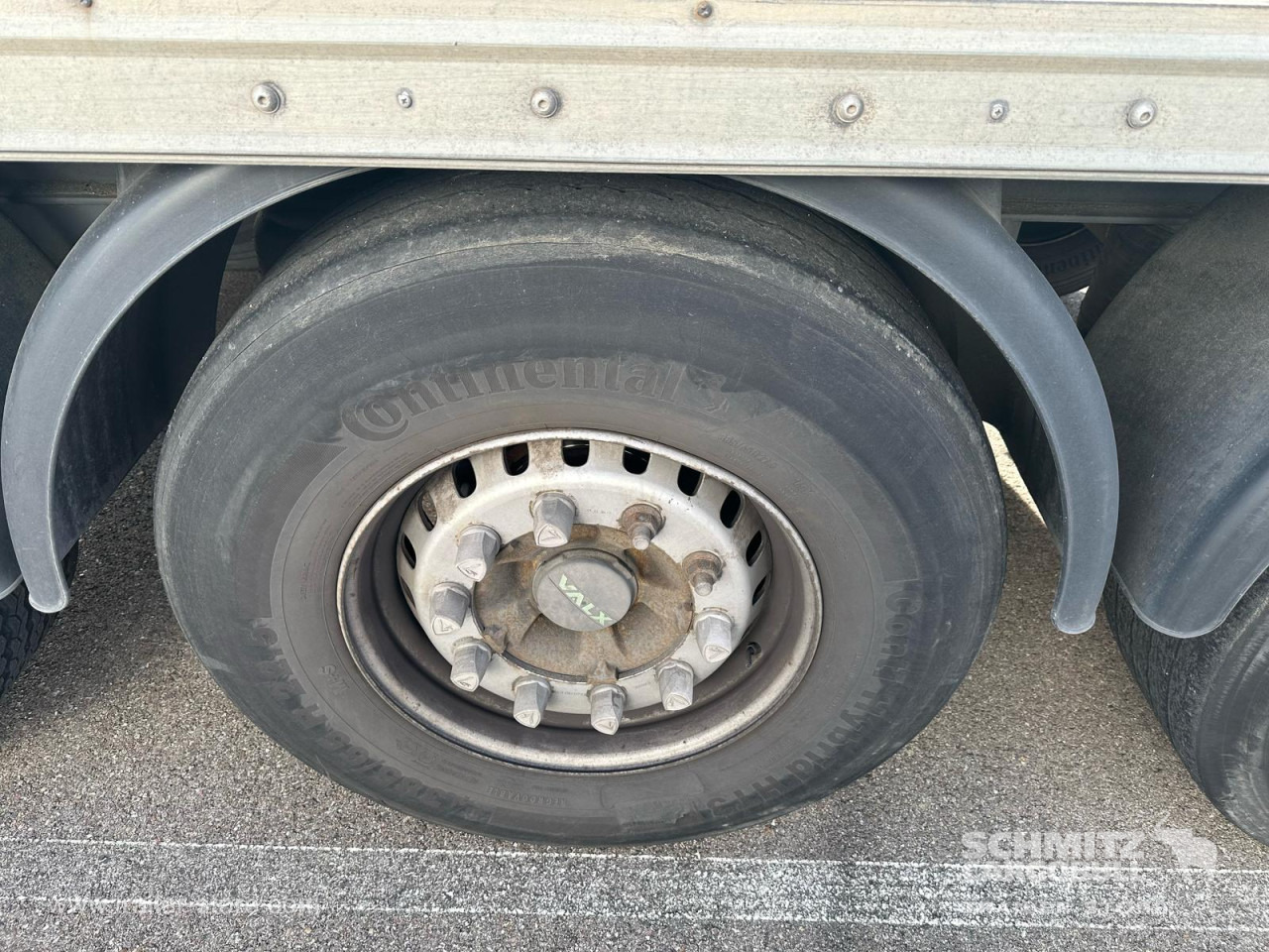 LECI TRAILER Dryfreight Standard Roller shutter door - Closed box semi-trailer: picture 4 LECI TRAILER Dryfreight Standard Roller shutter door - Closed box semi-trailer: picture 4