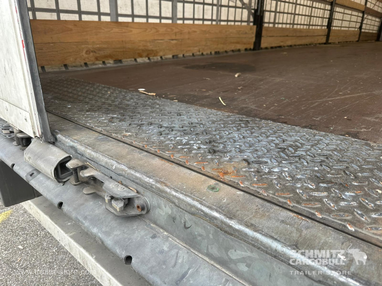 SCHMITZ Curtainsider Standard - Curtainsider semi-trailer: picture 4 SCHMITZ Curtainsider Standard - Curtainsider semi-trailer: picture 4