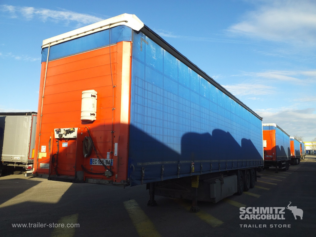 SCHMITZ Curtainsider Standard Taillift - Curtainsider semi-trailer: picture 4 SCHMITZ Curtainsider Standard Taillift - Curtainsider semi-trailer: picture 4