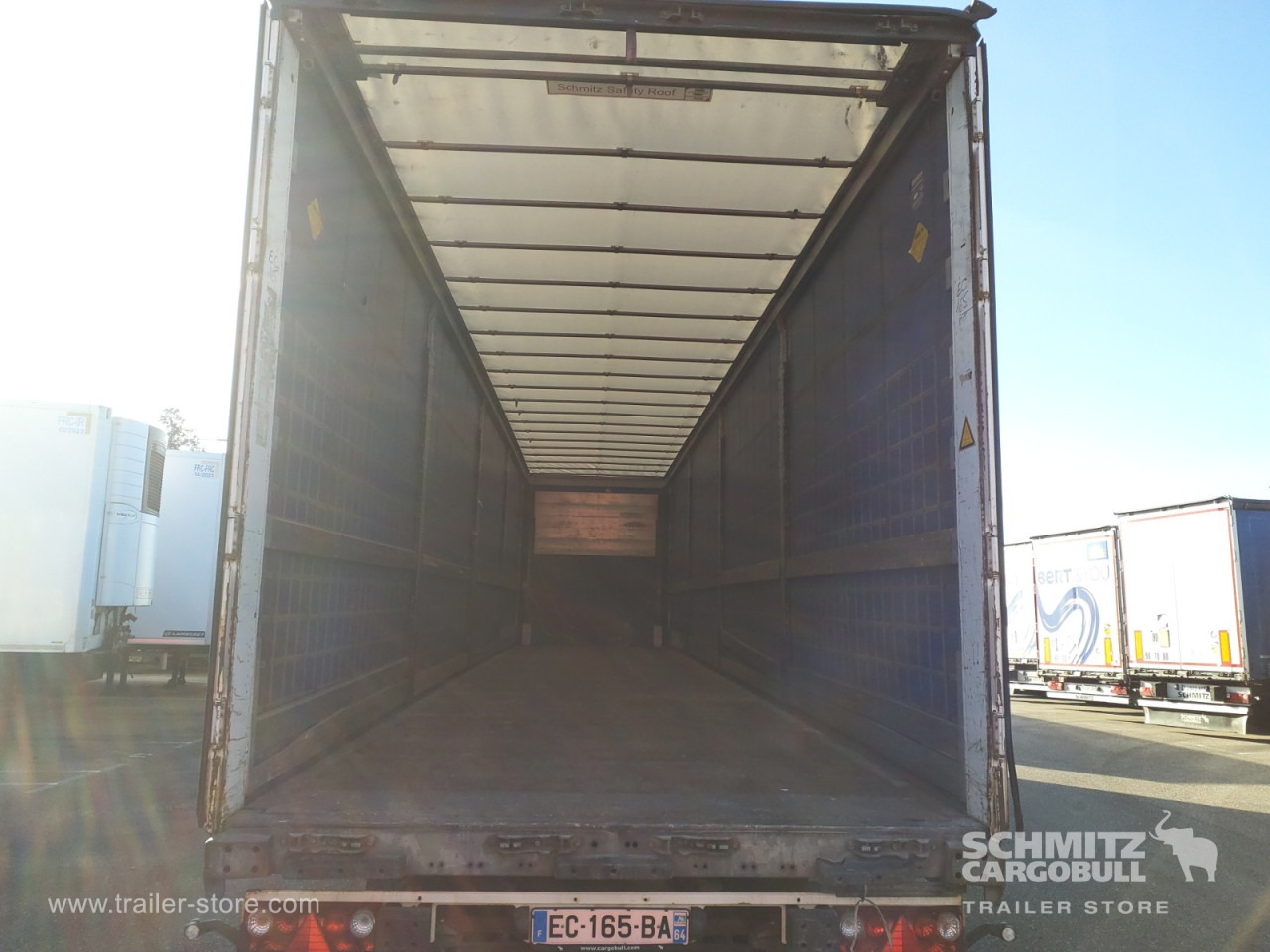 SCHMITZ Curtainsider Standard Taillift - Curtainsider semi-trailer: picture 3 SCHMITZ Curtainsider Standard Taillift - Curtainsider semi-trailer: picture 3