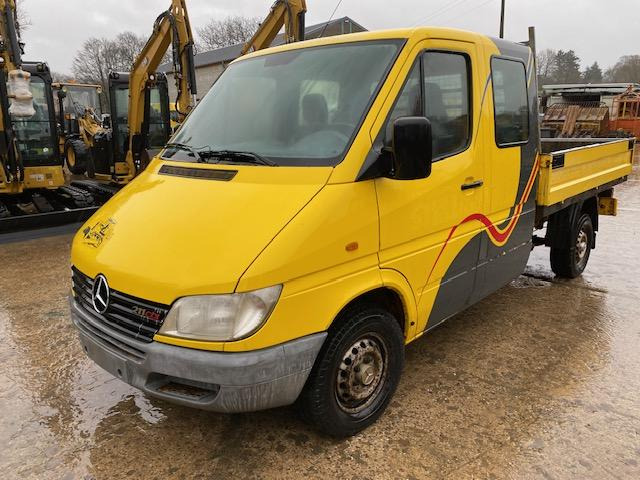 Mercedes 211 CDI B2C - Open body delivery van, Combi van: picture 1 Mercedes 211 CDI B2C - Open body delivery van, Combi van: picture 1