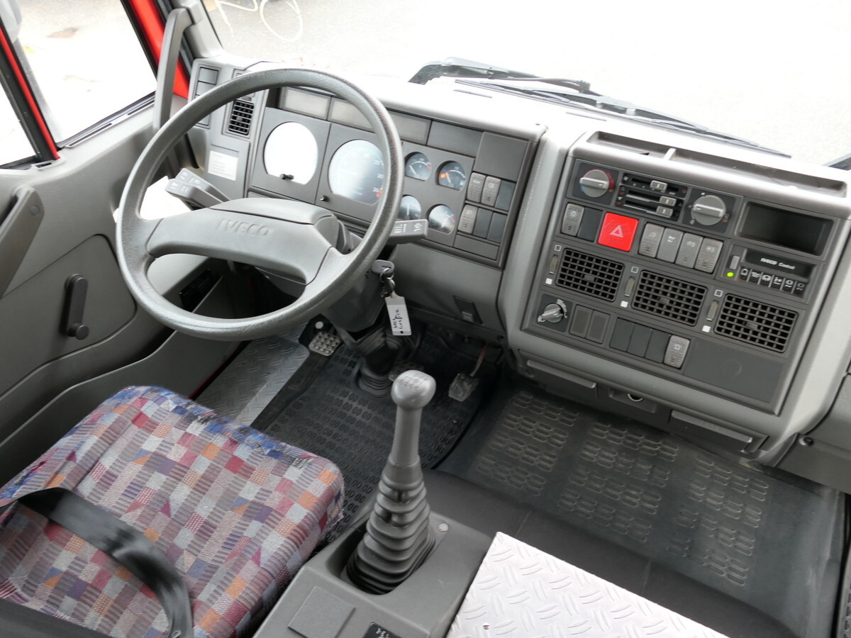 Leasing of IVECO FF 95 E 18W LF 8/6 DoKa 4X4 SFZ FEUERWEHR Löschf IVECO FF 95 E 18W LF 8/6 DoKa 4X4 SFZ FEUERWEHR Löschf: picture 13