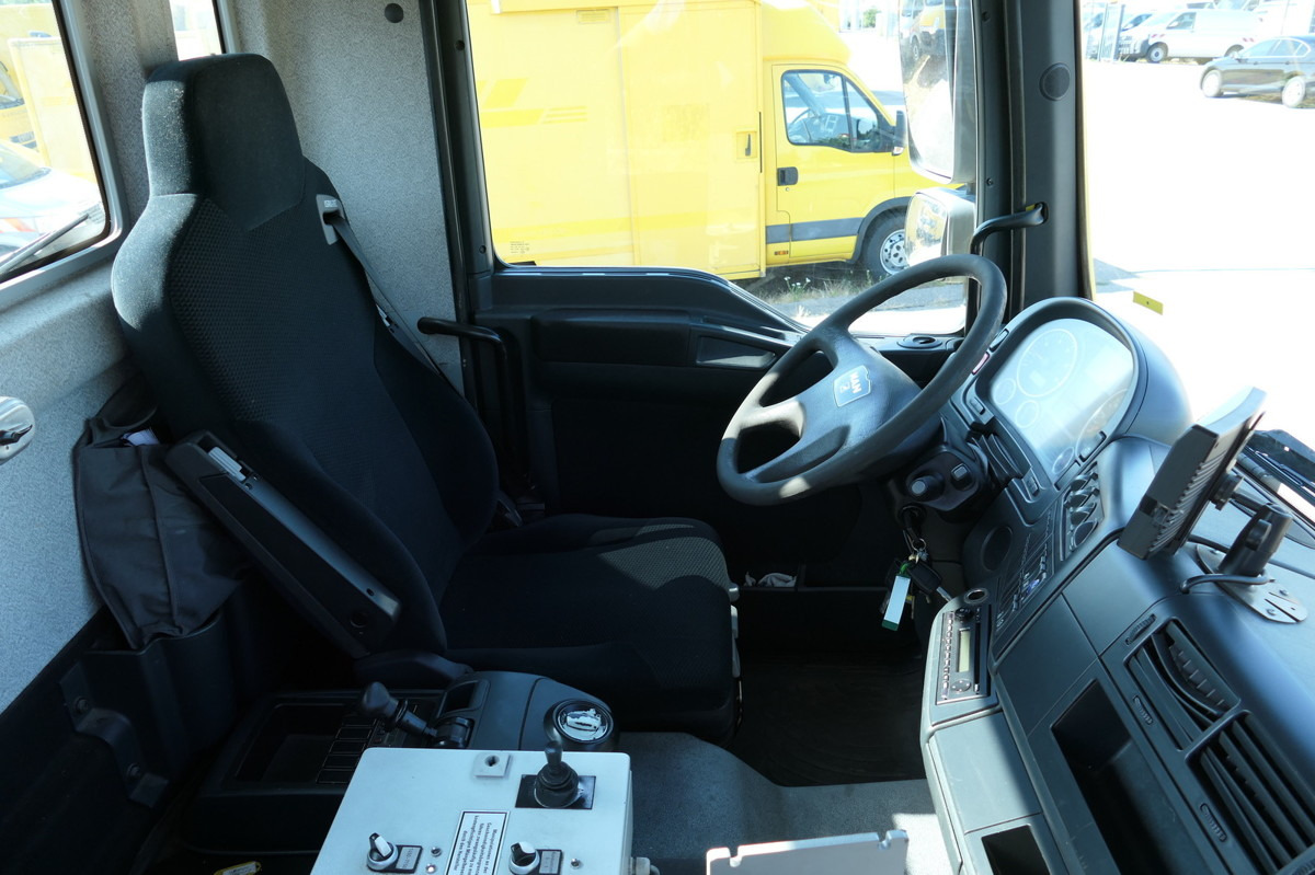 Container transporter/ Swap body truck MAN TGM 18.290 LLLC Umsetzfahrzeug KLIMA AHK: picture 11