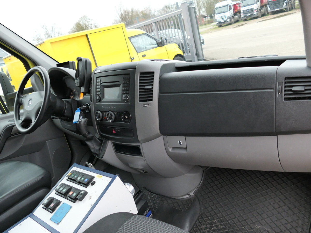 Leasing of MERCEDES-BENZ Sprinter II 516 CDI KLIMA KRANKENWAGEN RTW AUTOM MERCEDES-BENZ Sprinter II 516 CDI KLIMA KRANKENWAGEN RTW AUTOM: picture 9