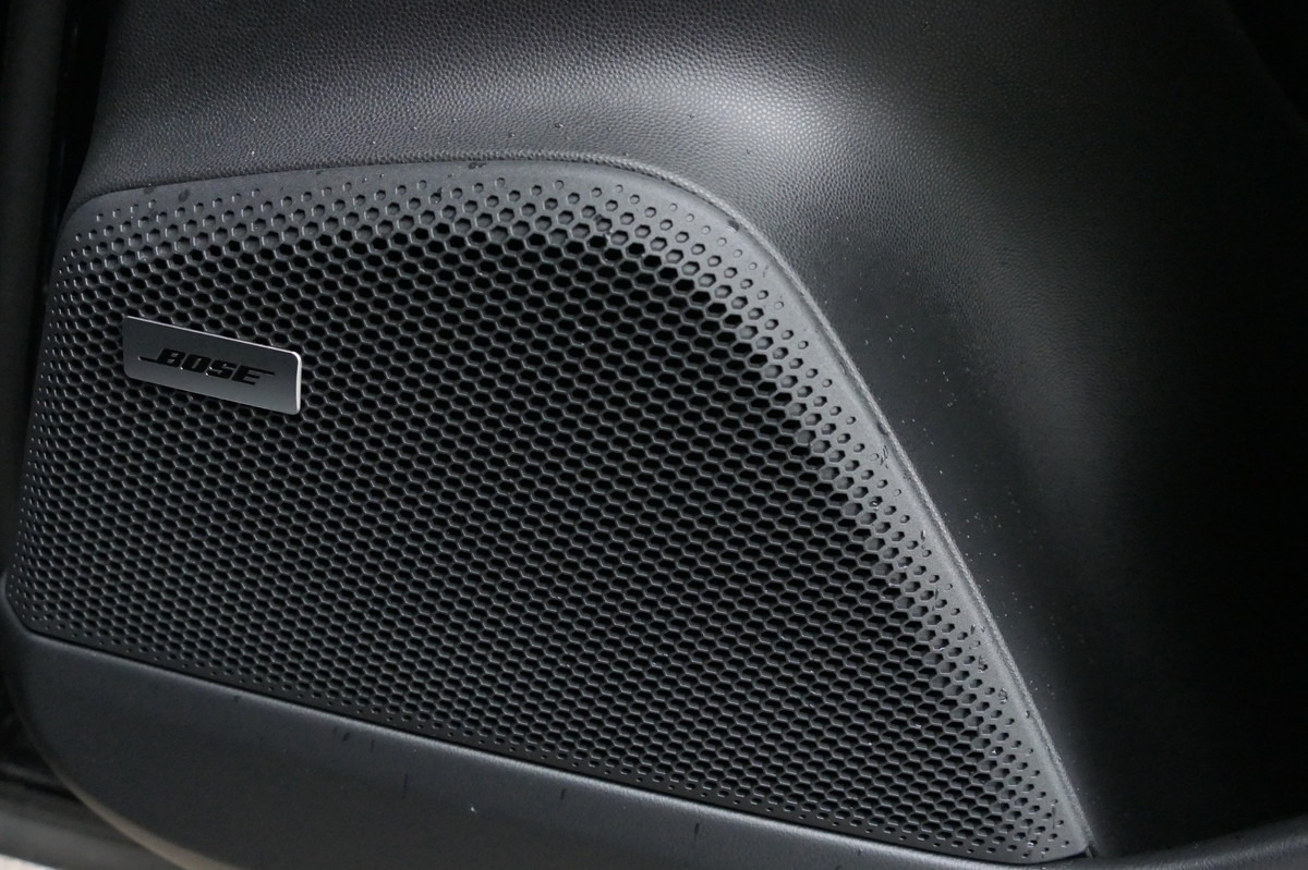 Leasing of PORSCHE Macan 4 Electric - Bose Soundsystem Kombilimousi PORSCHE Macan 4 Electric - Bose Soundsystem Kombilimousi: picture 11