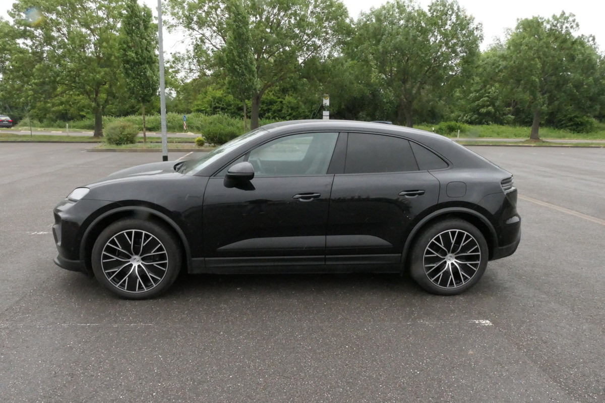 PORSCHE Macan 4 Electric - Bose Soundsystem Kombilimousi - SUV: picture 5 PORSCHE Macan 4 Electric - Bose Soundsystem Kombilimousi - SUV: picture 5