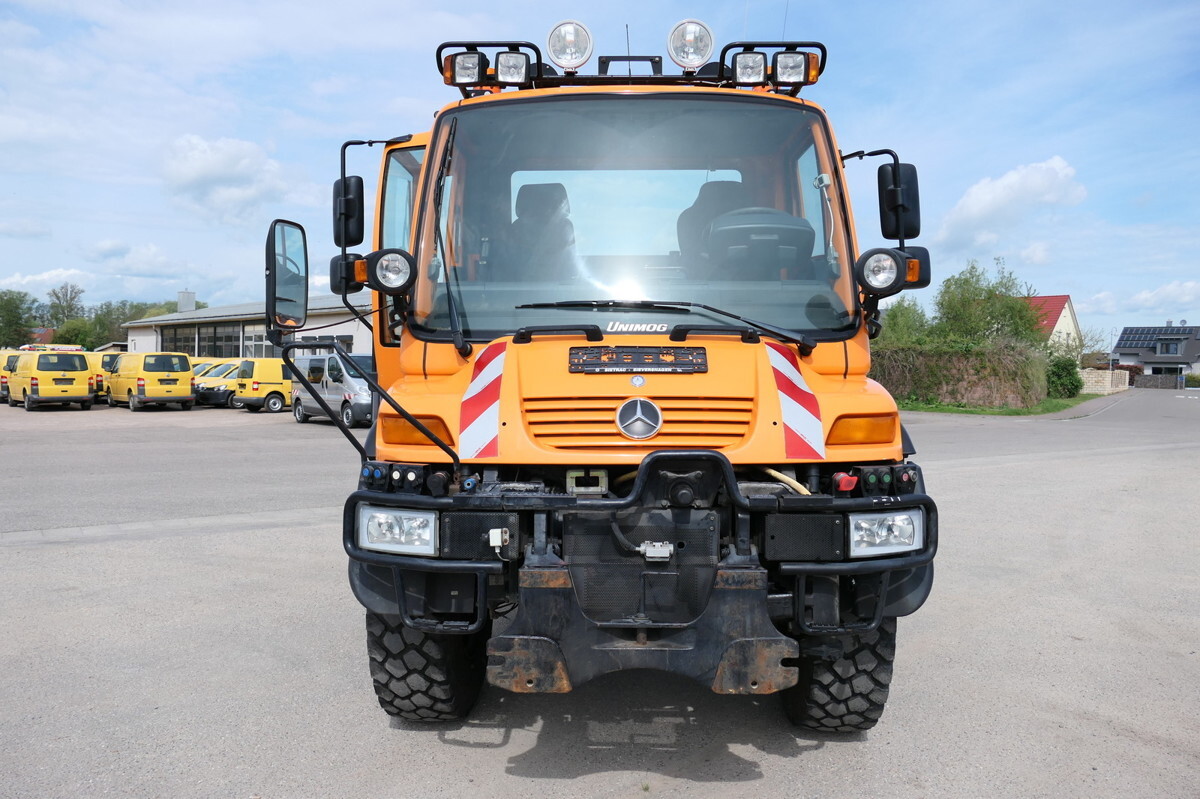 UNIMOG U400 405/12 AHK KLIMA ZAPFWELLE vorn SFZ KOMMUN - Dropside/ Flatbed truck, Utility/ Special vehicle: picture 2 UNIMOG U400 405/12 AHK KLIMA ZAPFWELLE vorn SFZ KOMMUN - Dropside/ Flatbed truck, Utility/ Special vehicle: picture 2