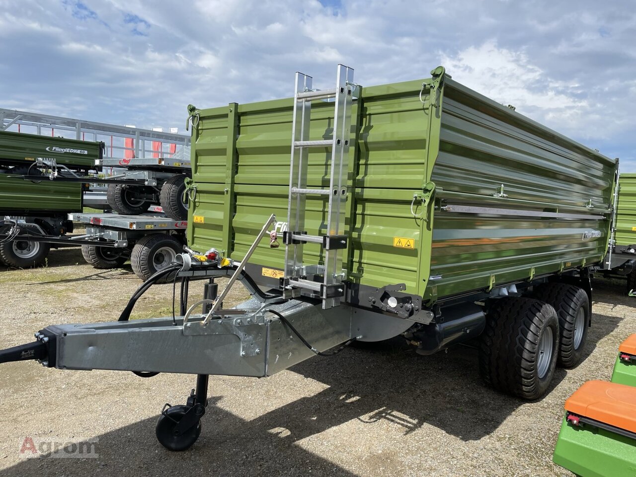 Fliegl TDK 140 FOX - Farm tipping trailer/ Dumper: picture 2 Fliegl TDK 140 FOX - Farm tipping trailer/ Dumper: picture 2