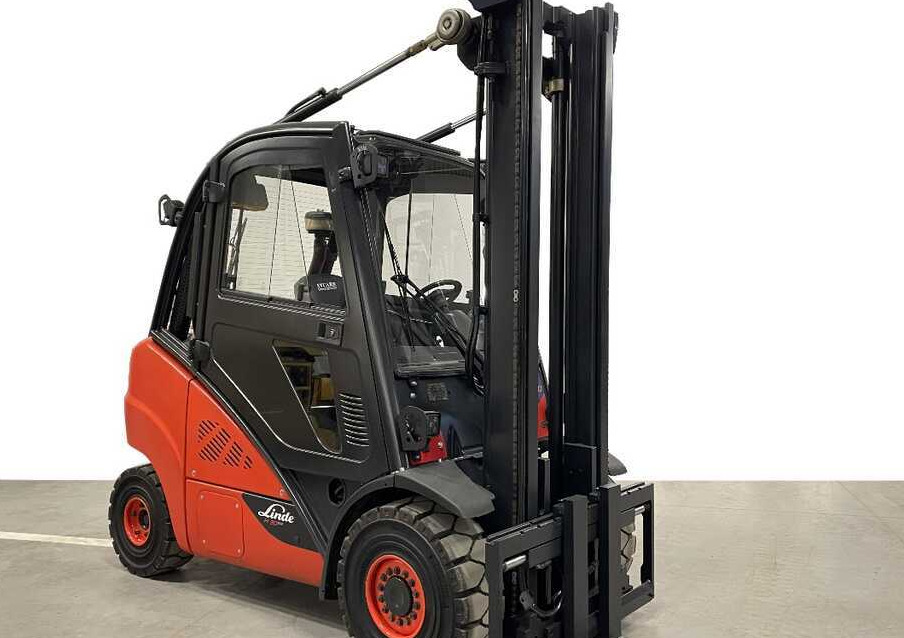Linde H 30 D-02 - Diesel forklift: picture 1 Linde H 30 D-02 - Diesel forklift: picture 1