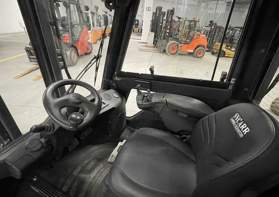 Linde H 30 D-02 - Diesel forklift: picture 4 Linde H 30 D-02 - Diesel forklift: picture 4