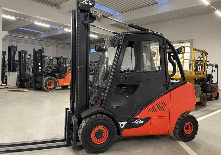 Linde H 30 D-02 - Diesel forklift: picture 2 Linde H 30 D-02 - Diesel forklift: picture 2