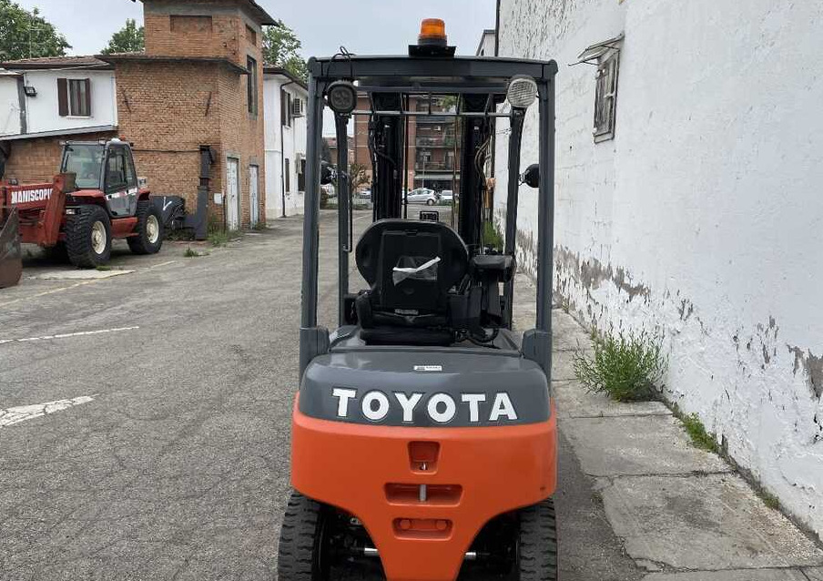 Toyota 8 FBMK20T (Batteria 90%) - Electric forklift: picture 3 Toyota 8 FBMK20T (Batteria 90%) - Electric forklift: picture 3