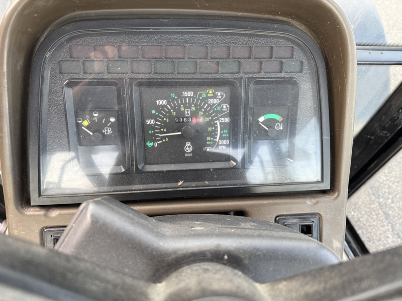 Farm tractor New Holland L95: picture 6 Farm tractor New Holland L95: picture 6