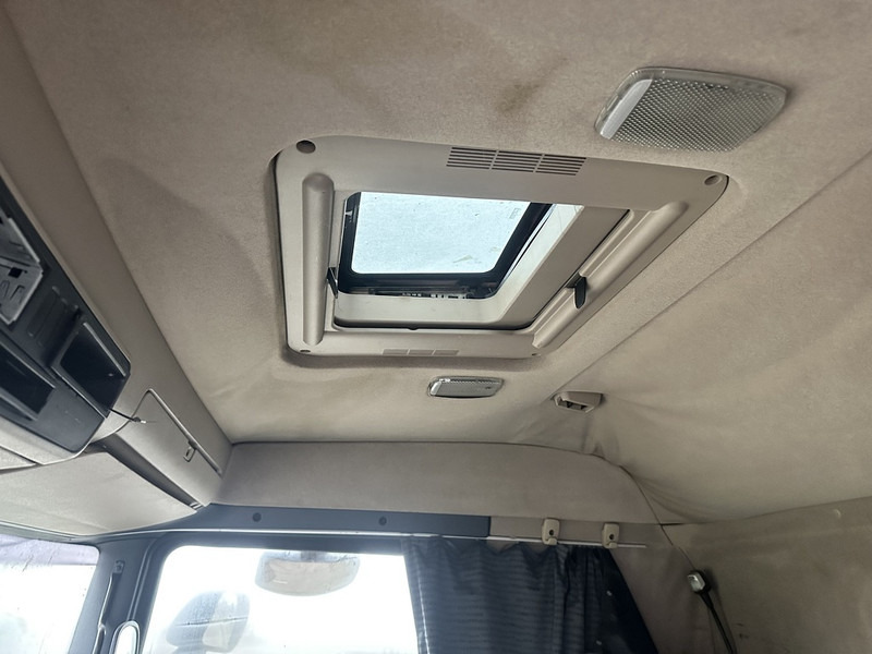 Tractor unit Scania P340: picture 8