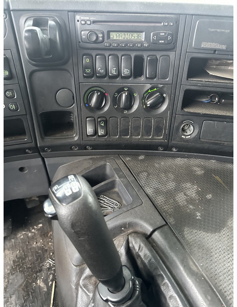 Tractor unit Scania P340: picture 6