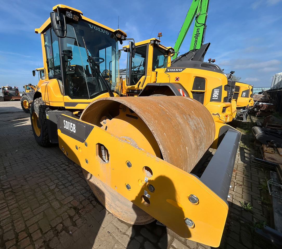 Volvo SD115B - Compactor: picture 2 Volvo SD115B - Compactor: picture 2