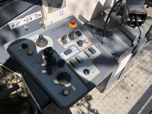 Wirtgen W 220 I - Cold planer: picture 5 Wirtgen W 220 I - Cold planer: picture 5