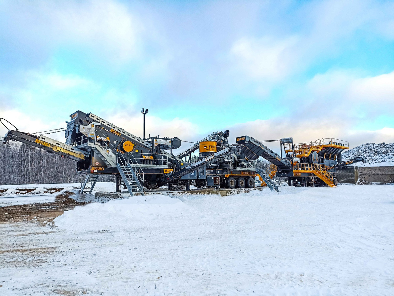 FABO MCK-115 HARDSTONE CRUSHING SCREENING PLANT - Mobile crusher: picture 5 FABO MCK-115 HARDSTONE CRUSHING SCREENING PLANT - Mobile crusher: picture 5