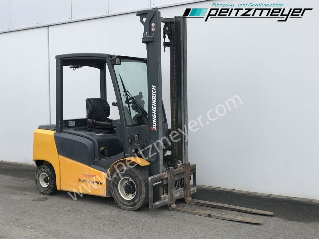 JUNGHEINRICH Gabelstapler DFG 425 - Diesel forklift: picture 2 JUNGHEINRICH Gabelstapler DFG 425 - Diesel forklift: picture 2