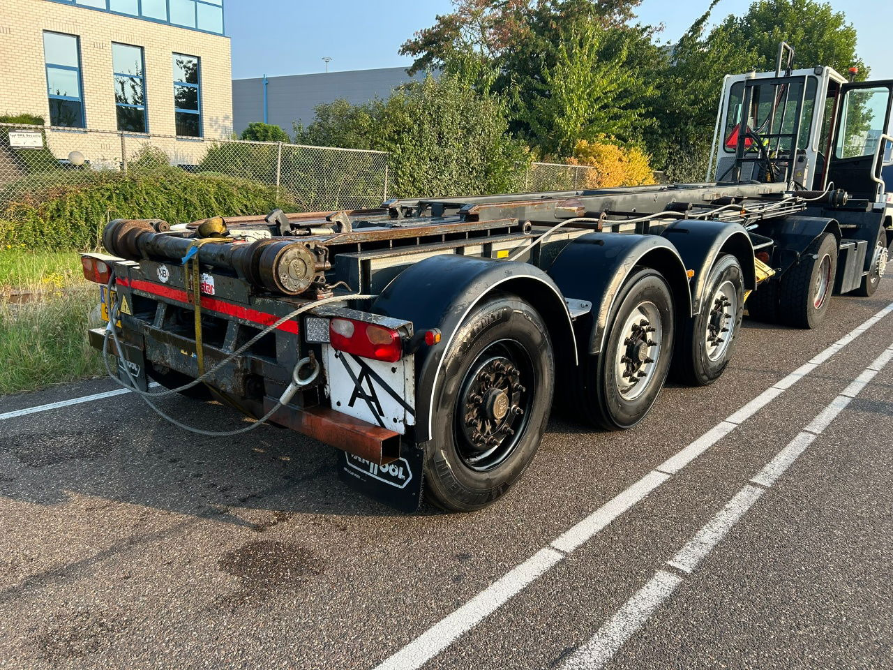 Diversen Cable system 90 tipping / disc brakes bpw / lifting axle / remote control - Container transporter/ Swap body semi-trailer: picture 3 Diversen Cable system 90 tipping / disc brakes bpw / lifting axle / remote control - Container transporter/ Swap body semi-trailer: picture 3