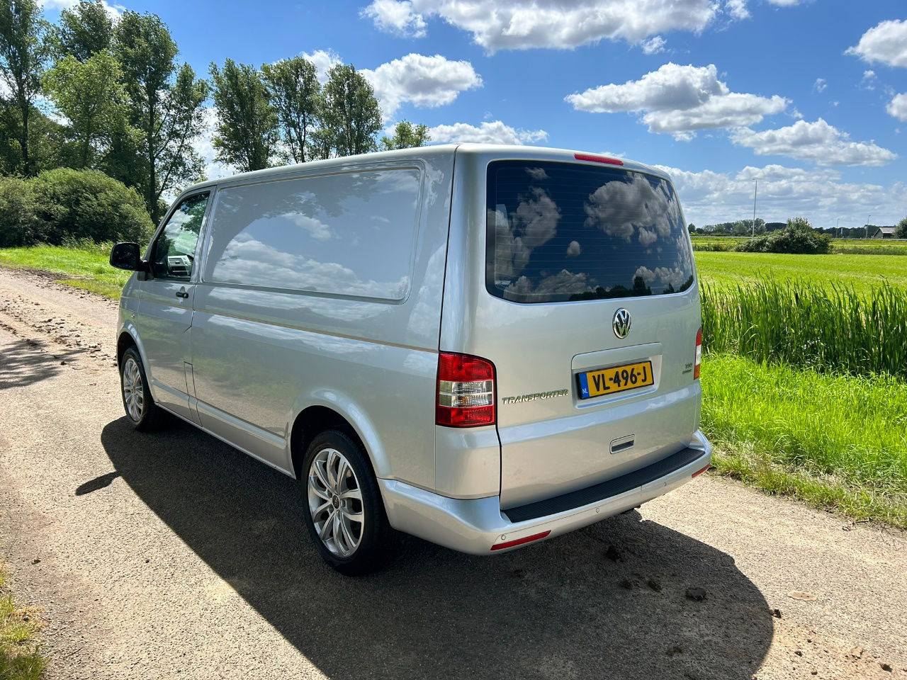 Volkswagen Transporter 2.0 TDI Bleumotion Technology L1 H1 114 PK apk 14-12-2024 Airco NL - Small van: picture 5 Volkswagen Transporter 2.0 TDI Bleumotion Technology L1 H1 114 PK apk 14-12-2024 Airco NL - Small van: picture 5