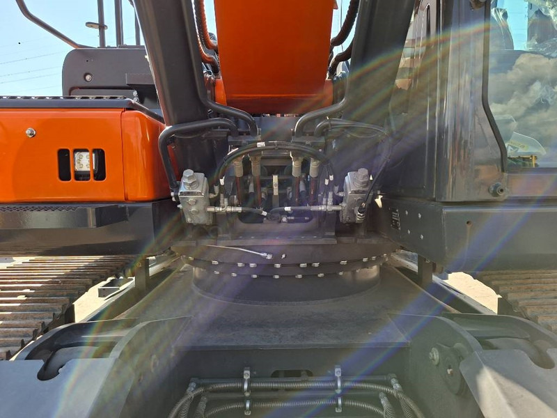 Develon DX225LC-7 - Crawler excavator: picture 5 Develon DX225LC-7 - Crawler excavator: picture 5