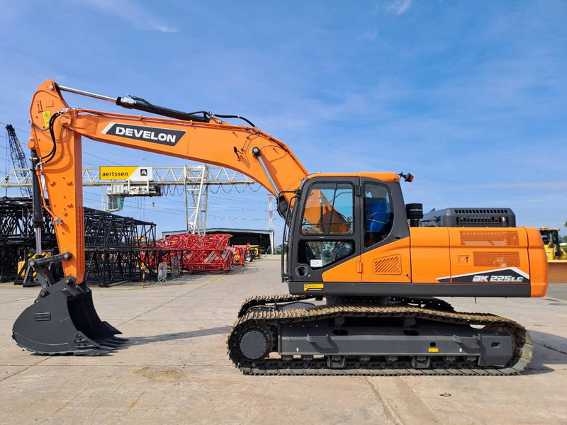 Develon DX225LC-7M (4 pieces available) - Crawler excavator: picture 1 Develon DX225LC-7M (4 pieces available) - Crawler excavator: picture 1