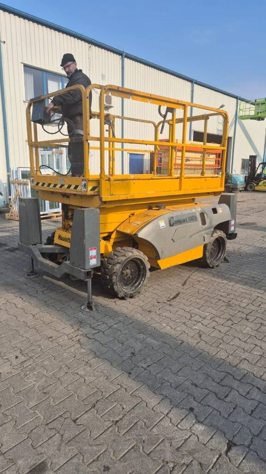 Haulotte Compact 10 DX - Scissor lift: picture 2 Haulotte Compact 10 DX - Scissor lift: picture 2