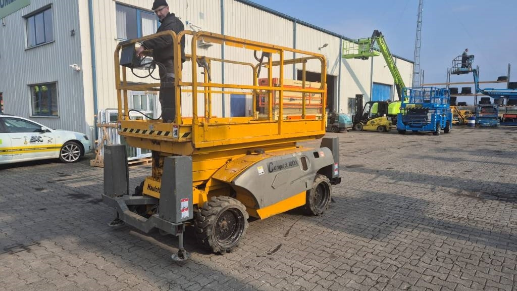 Haulotte Compact 10 DX - Scissor lift: picture 3 Haulotte Compact 10 DX - Scissor lift: picture 3