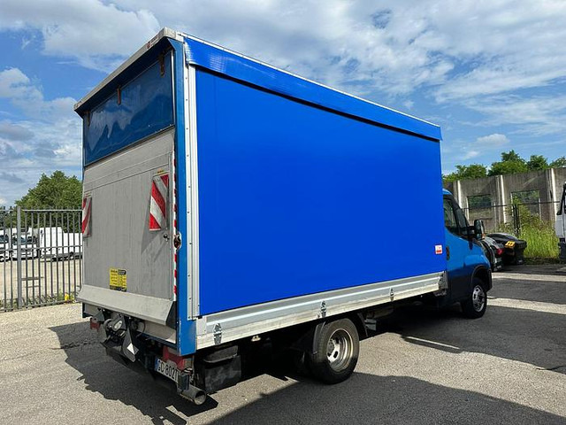 Iveco 35C16 - Curtain side van: picture 4 Iveco 35C16 - Curtain side van: picture 4