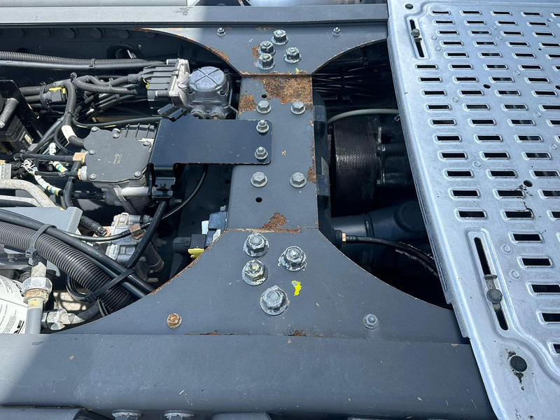 Tractor unit DAF XF 460: picture 9