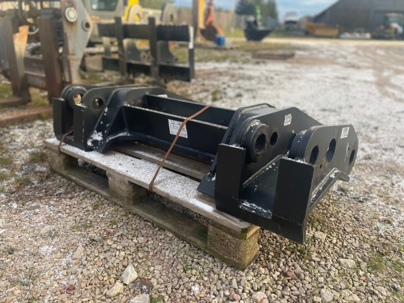 Adapter Hyundai HL757 to Volvo - Quick coupler for Wheel loader: picture 2 Adapter Hyundai HL757 to Volvo - Quick coupler for Wheel loader: picture 2