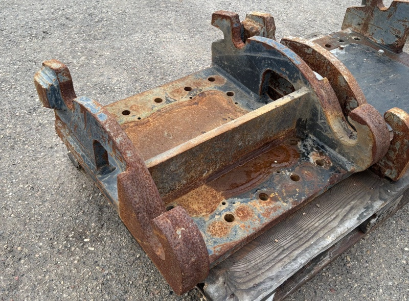 CATERPILLAR CW40 CW30 top bracket - Quick coupler for Excavator: picture 2 CATERPILLAR CW40 CW30 top bracket - Quick coupler for Excavator: picture 2