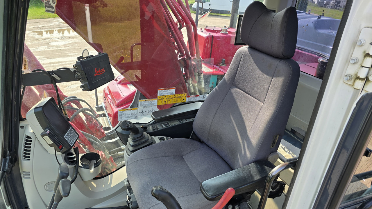 Crawler excavator KOBELCO SK210LC-10: picture 10 Crawler excavator KOBELCO SK210LC-10: picture 10