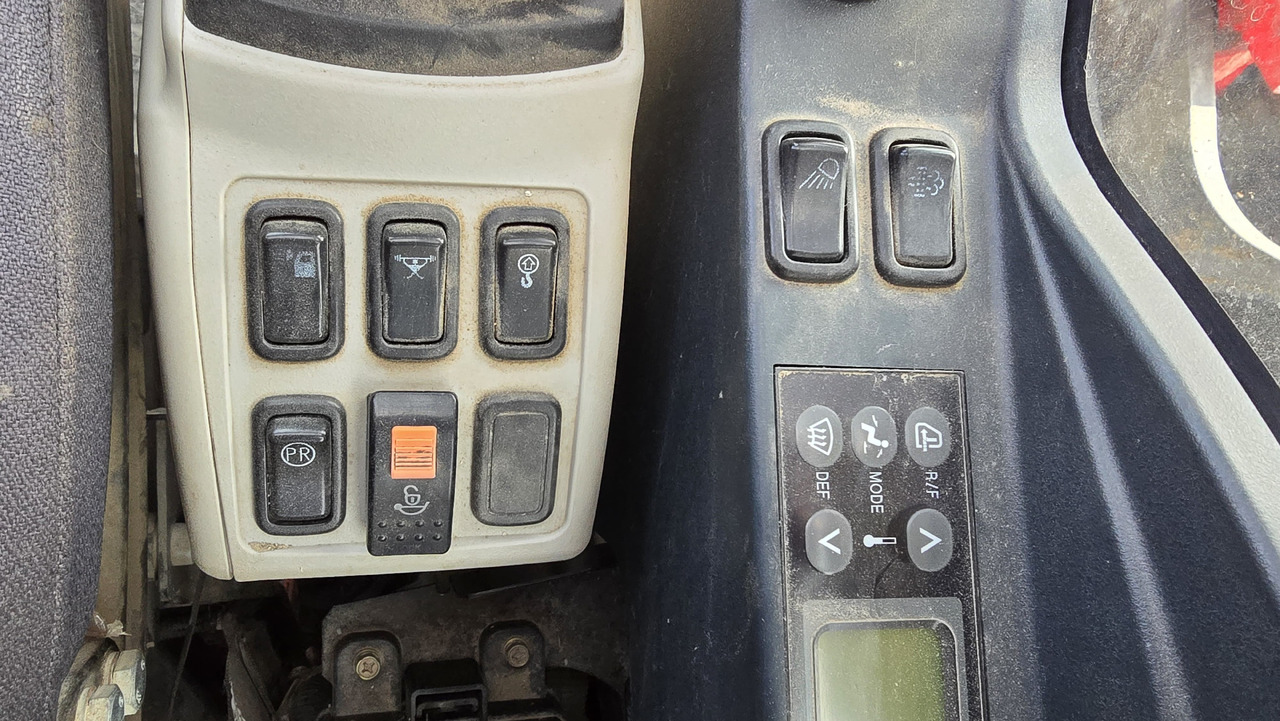 Crawler excavator KOBELCO SK210LC-10: picture 12 Crawler excavator KOBELCO SK210LC-10: picture 12