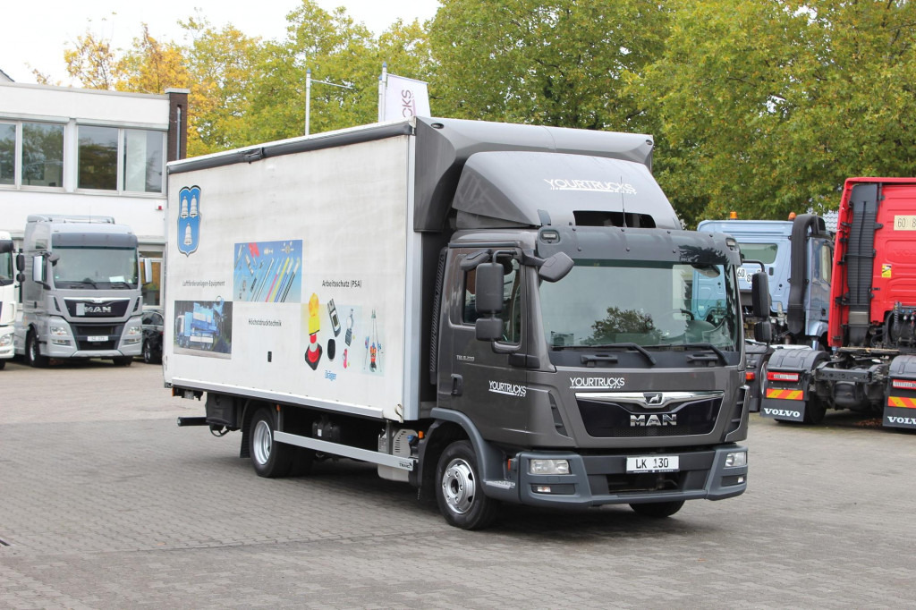 Curtainsider truck MAN TGL 8.220 Plane AHK 6,1 m Luft Klima: picture 9 Curtainsider truck MAN TGL 8.220 Plane AHK 6,1 m Luft Klima: picture 9