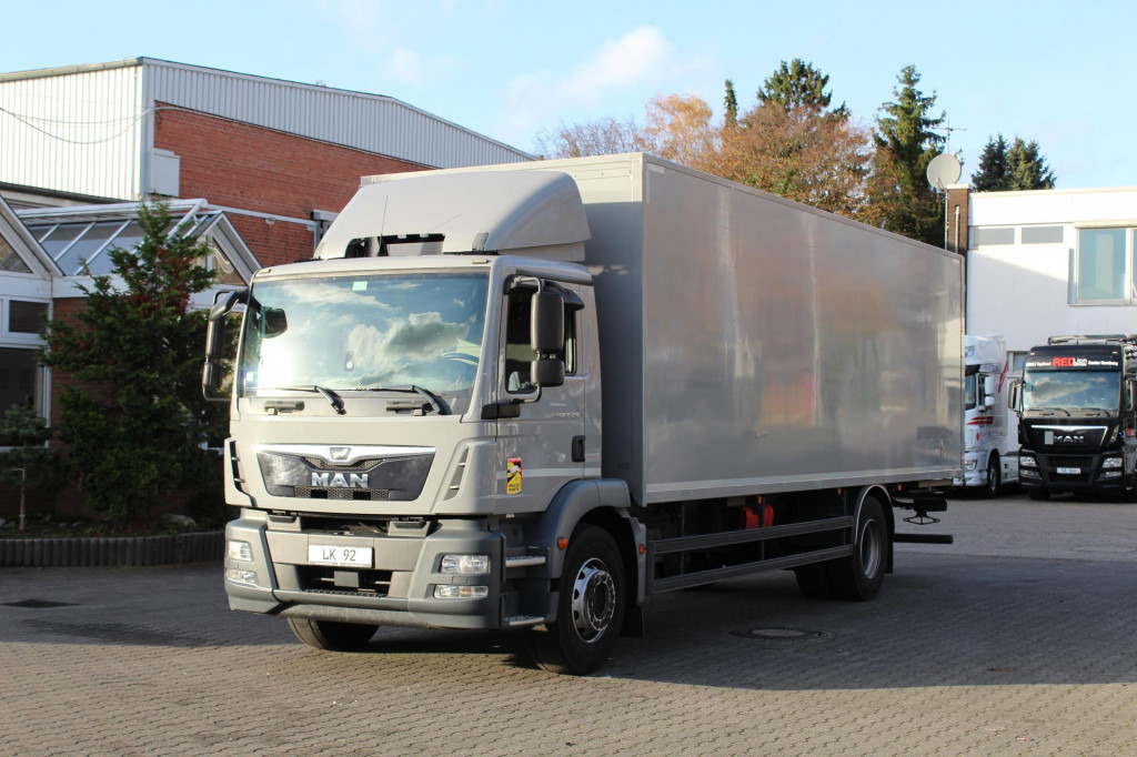 MAN TGM 18.290 Plane-Koffer 7,5 m Klima 499TKm - Curtainsider truck: picture 1 MAN TGM 18.290 Plane-Koffer 7,5 m Klima 499TKm - Curtainsider truck: picture 1