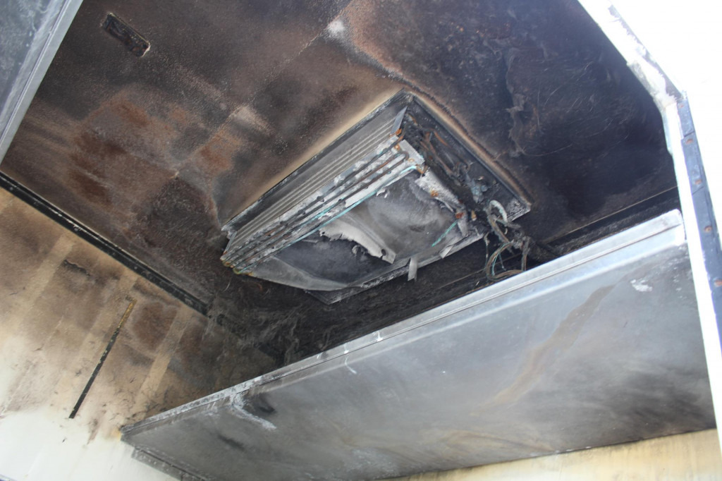 Renault D 7.5 E6 Kühler LBW+Rolltor Strom Klima 53Tkm! - Refrigerated van: picture 4 Renault D 7.5 E6 Kühler LBW+Rolltor Strom Klima 53Tkm! - Refrigerated van: picture 4