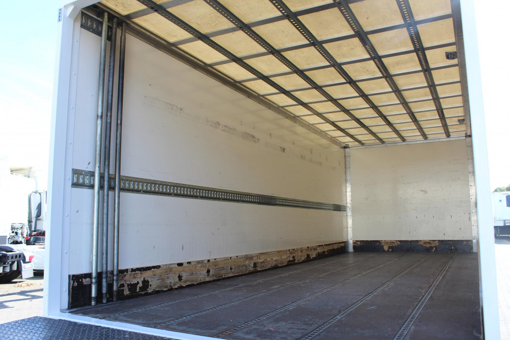 Renault D14 220E6 Laderbordwand nur 166 Tkm Klima - Box truck: picture 3 Renault D14 220E6 Laderbordwand nur 166 Tkm Klima - Box truck: picture 3